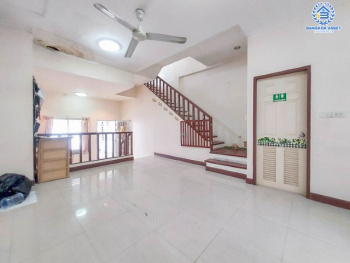 *****ทาวน์เฮ้าส์มืองสองย่านกรุงเทพมหานคร ม.เฟรชวิลล่า นวมินทร์ บนเนื้อที่ 20 ตร.ว. ฟังก์ชันเหมือนได้บ้านเดี่ยว 3 ห้องนอน 4 ห้องน้ำ 2 ที่จอดรถ บ้านสภาพสวย แถมฟรี! 1 เครื่องปรับอากาศ เดินทางสะดวก ทำเลเยี่ยม ใกล้แฟชั่นไอส์แลนด์ และรถไฟฟ้าสายสีชมพู "สถานีคู้บอน"